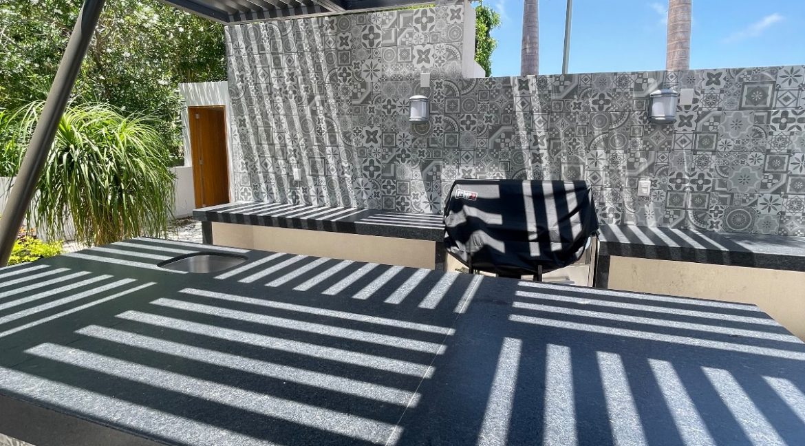 046a7e5a-b447-48be-b1ff-defa016d5686