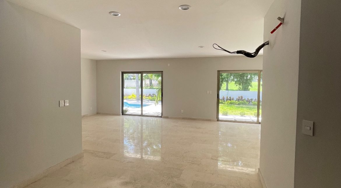 21b0043d-a69c-4aaf-9b00-21fb0c151266