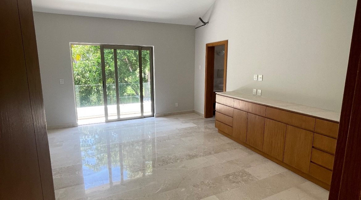 6bf5edf4-3b69-4c17-a89f-c7c4b24d1075