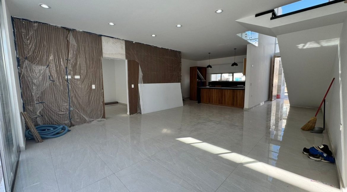 WhatsApp Image 2025-12-07 at 1.37.20 PM (1)